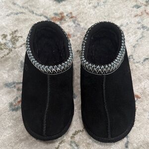 Black UGGs Kids Tasman ll shoe